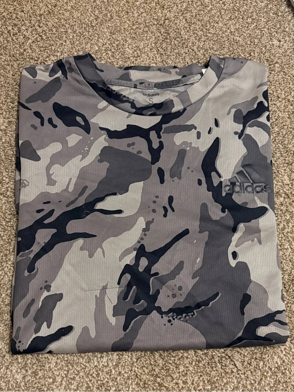 adidas Men's Grey Camo Short-Sleeve Tee
